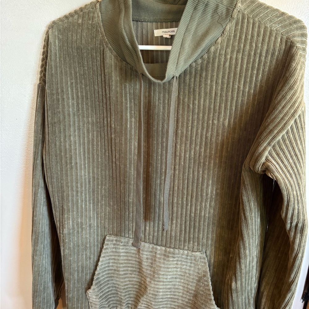 🌻Maurices Olive Green women’s top
